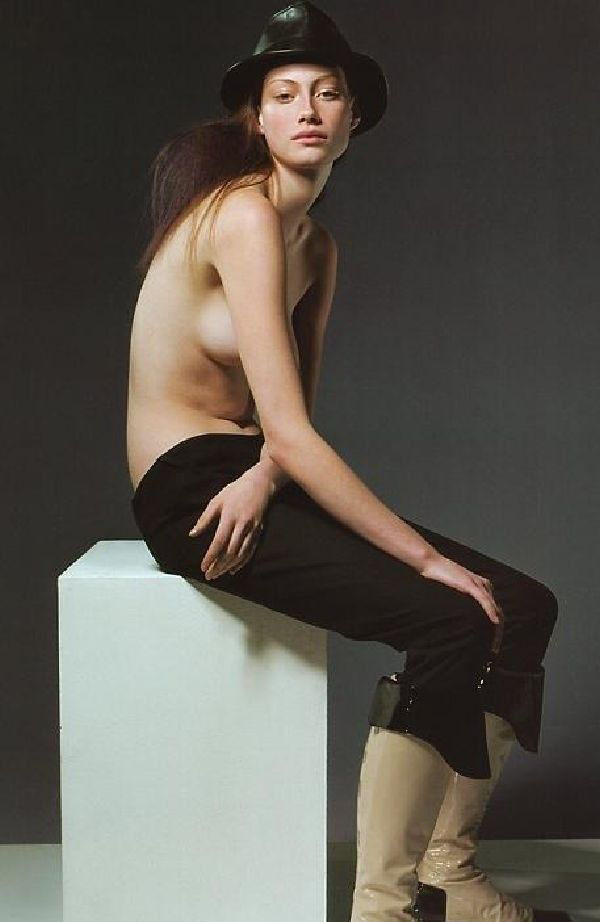 Alyssa Sutherland Zeigt Sich Komplett Nackt Nacktefoto Nackte