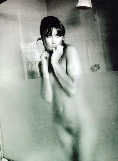 Carla Bruni nahá. Foto - 10