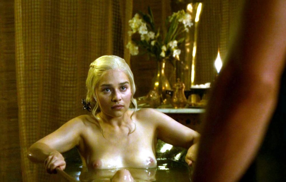 Emilia Clarke nahá. Foto - 3