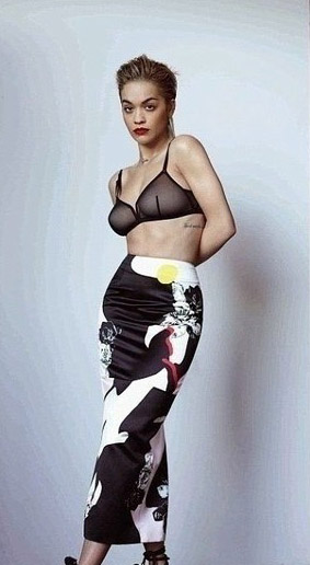 Rita Ora nahá. Foto - 12