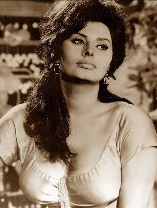 Sophia Loren nahá. Foto - 30
