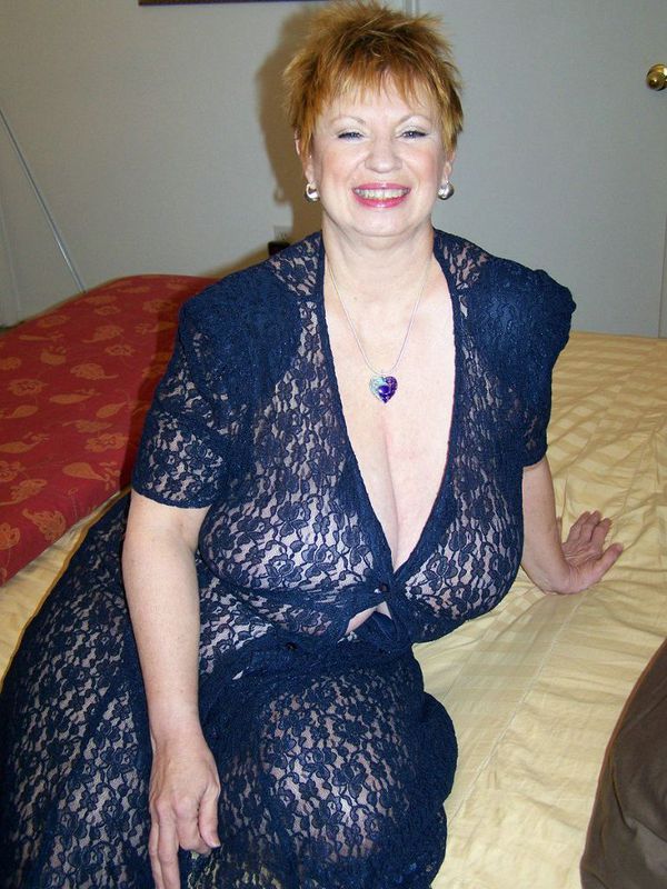 Mature women and grannies. Gallery - 412. Photo - 3