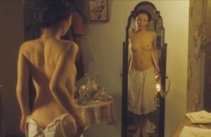 Emily Browning Desnuda. Foto - 31