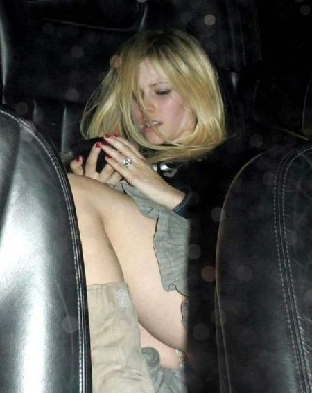 Avril Lavigne Nackt. Foto - 24