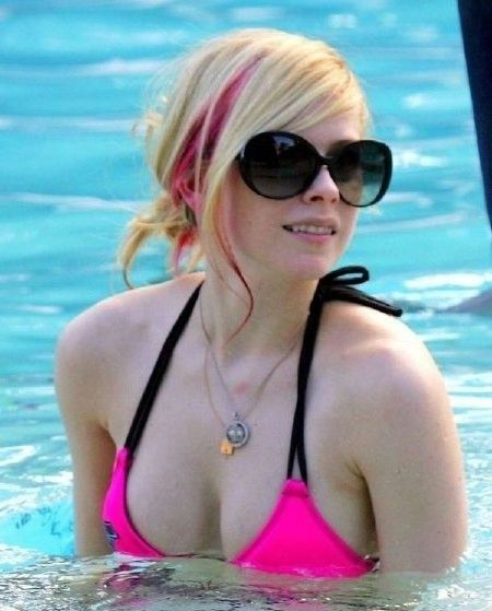 Avril Lavigne Nackt. Foto - 44