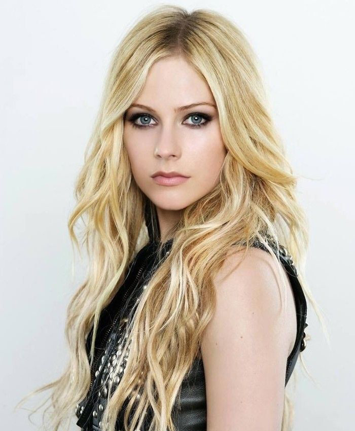 Avril Lavigne Nackt. Foto - 63