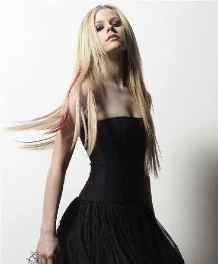 Avril Lavigne Nackt. Foto - 8