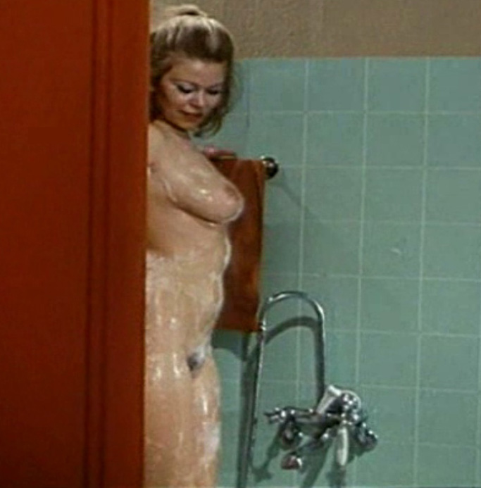 Christa Free: Sie liebt sich durch ihre Nacktbilder. 