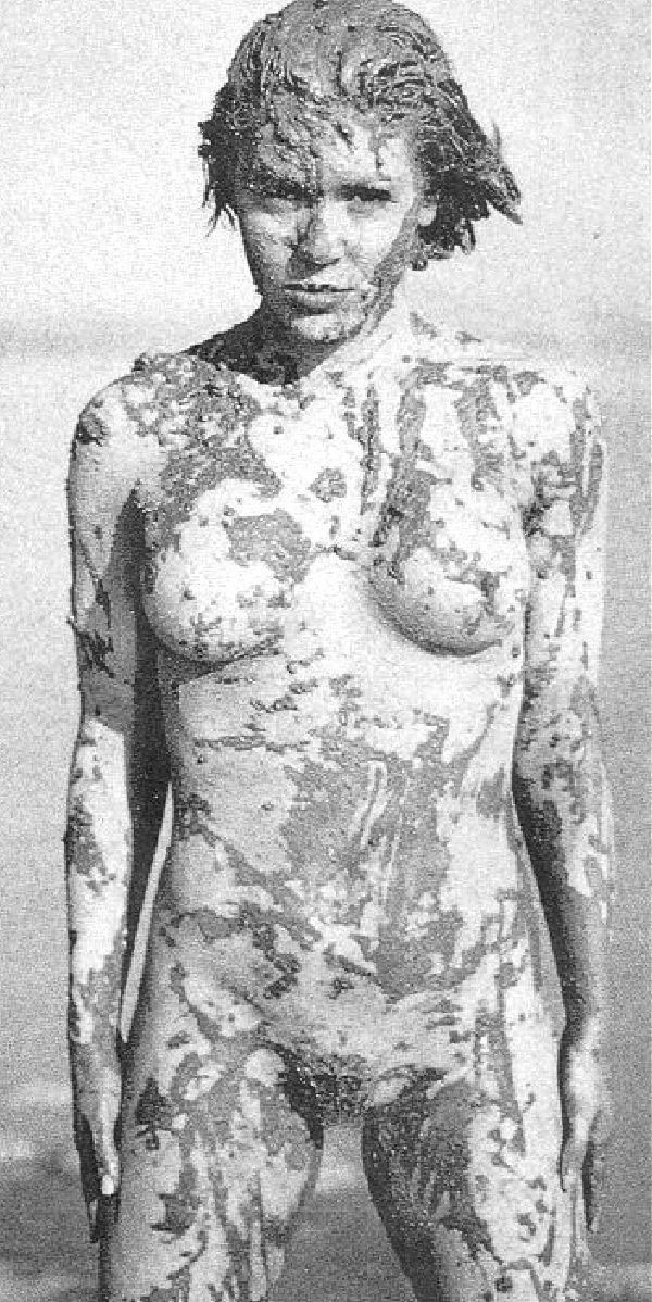 Alyssa Milano Nude. Photo - 17