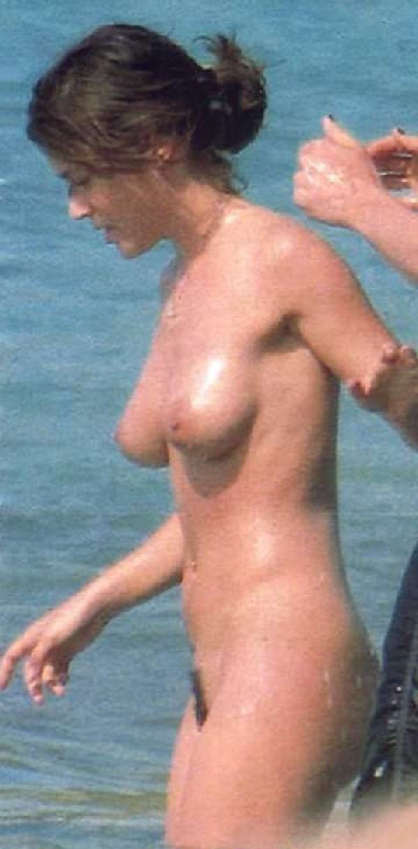 Alyssa Milano Nude. Photo - 2