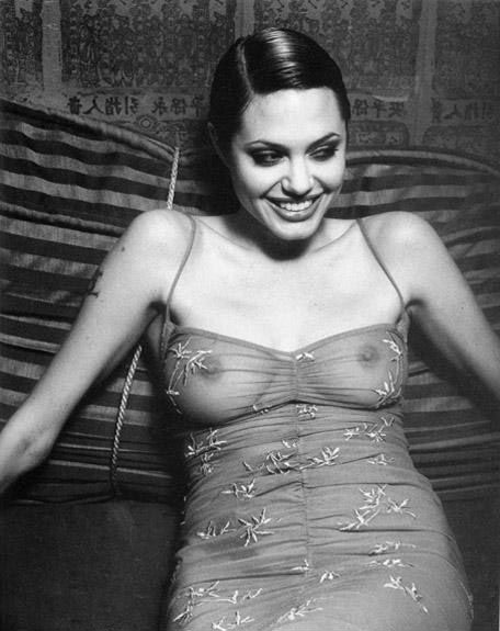 Angelina Jolie nahá. Foto - 9