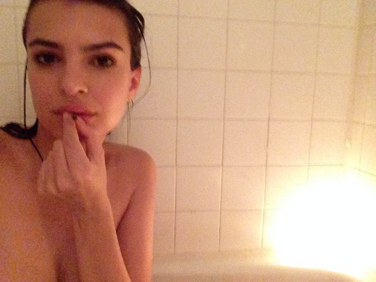 Nackt  Emily Ratajkowski Naked Shoot: