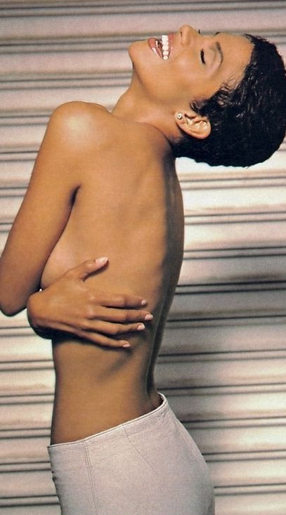 Halle Berry Desnuda. Foto - 16